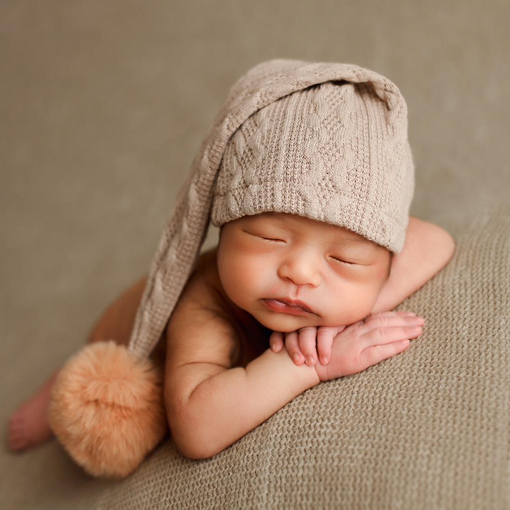 Newborn baby with sleepy cap  hands on chin 
Trusted newborn photographer Mandaluyong Metro Manila Philippines

Jo Lim Photography
708 Boni Ave, Mandaluyong  Metro Manila
09178305563

14.576730, 121.034740
